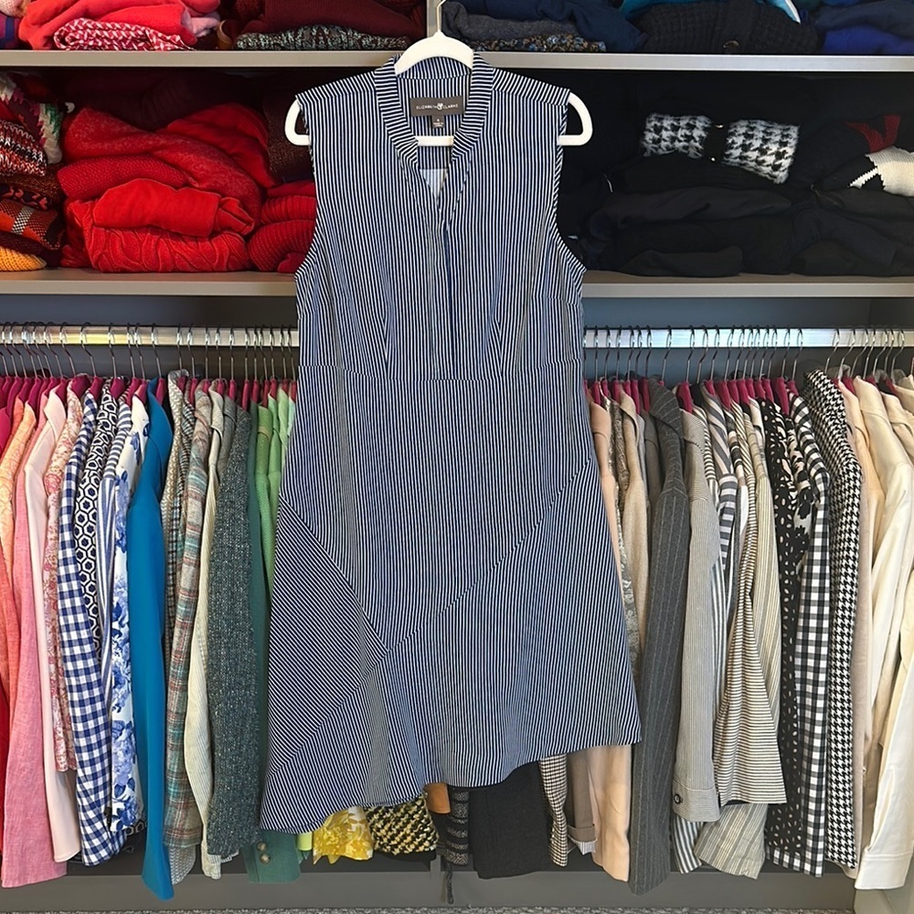 Elizabeth & James navy and white pinstripe sleeveless v neck  dress size 4